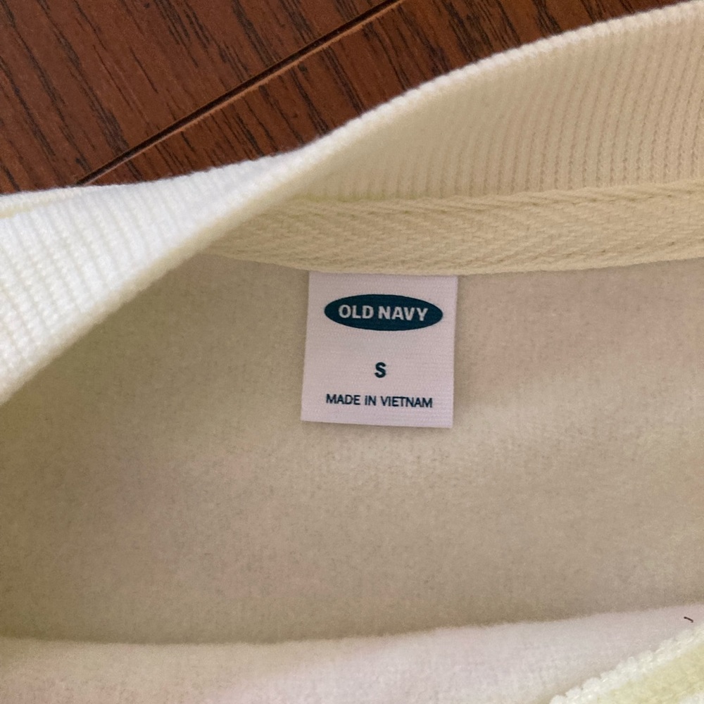 Old Navy Women’s Sweatshirt - Picture 5 of 6